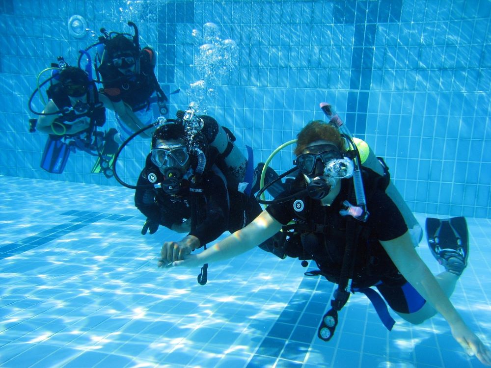 PADI-Confined-Water-Pool 1000x700 PADI-Confined-Water-Pool 1000x700